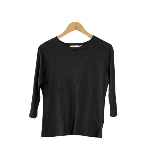 Sula 3/4 Sleeve Tee in Gunmetal at Aleph Gallery