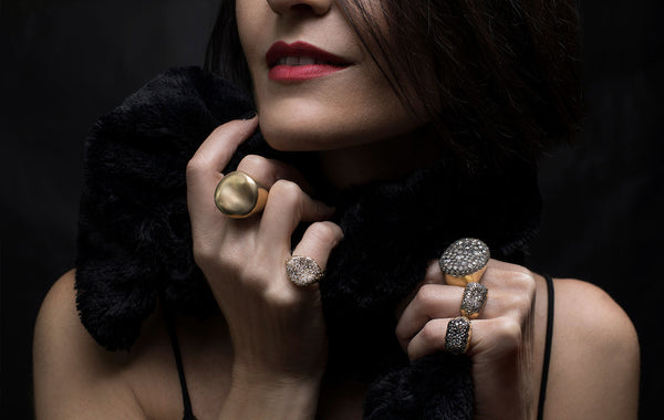 MALAK ROUND RING IN BRUSHED GOLD